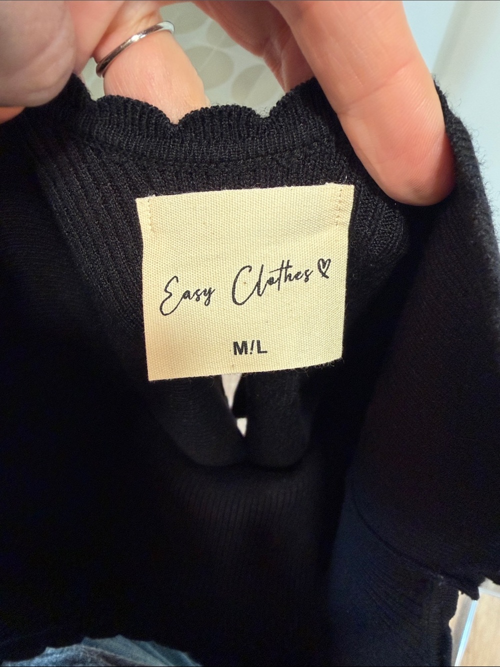 Black Scallop-Edge Knit Tank Top - Picture 4 of 6
